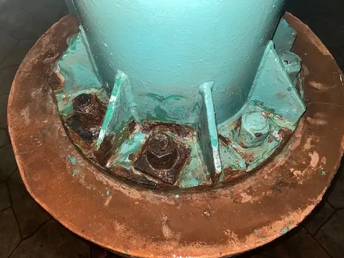 Steel support column corroded